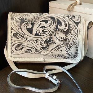EUC Patricia Nash Patricia Distressed White & Black Crossbody